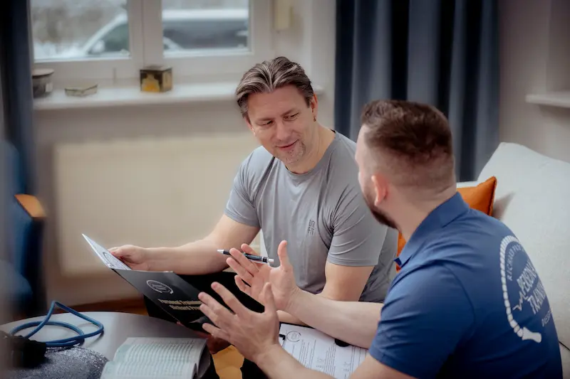 Physiotherapeut Richard Proch im Beratungsgespräch für professionelles Gesundheitscoaching in Dresden